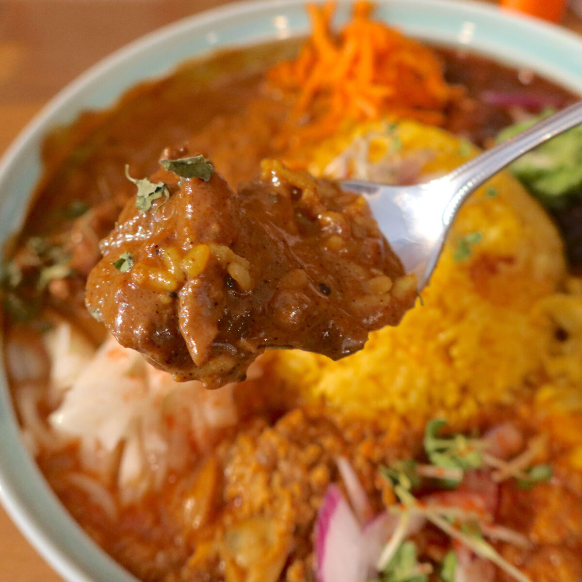 鶏だし仕立て 別邸のココナッツチキンカレー