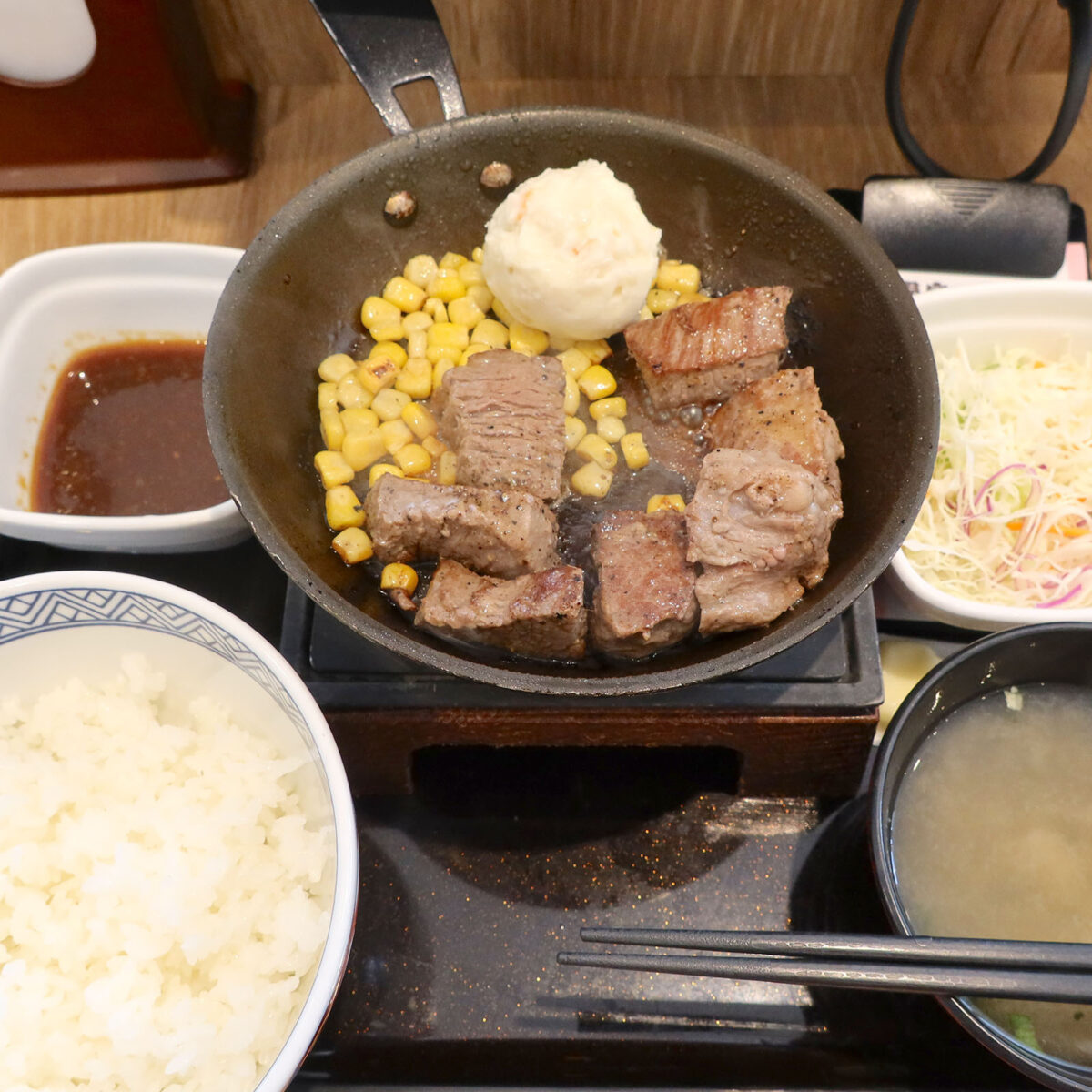極旨牛鉄板ステーキ定食（1,498円）