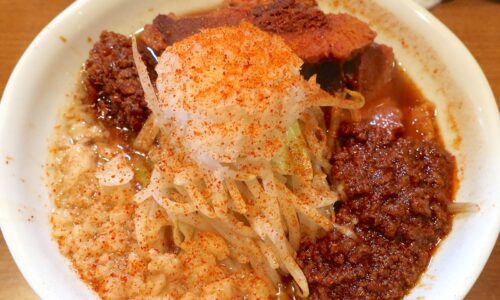 ニューオープン! 「旨辛ラーメン表裏 沖縄本店」で旨辛角ふじ