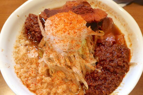 ニューオープン！ 「旨辛ラーメン表裏 沖縄本店」で旨辛角ふじ