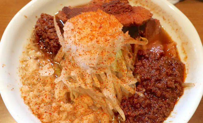 ニューオープン！ 「旨辛ラーメン表裏 沖縄本店」で旨辛角ふじ