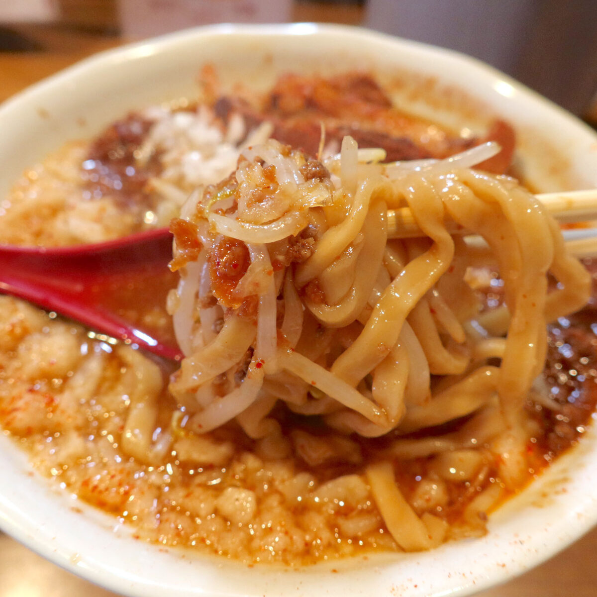 もやしや背脂巻き込んで