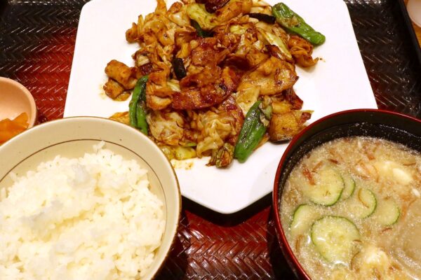 「大戸屋」のスパイス香る 辛旨ごはん・七椒香る 豚と茄子の回鍋肉＆麦みそ冷や汁