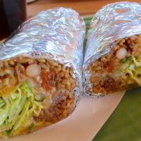 読谷村・Gala青い海「NUKUMI KITCHEN」でボリューム満点のビーフステーキブリトー