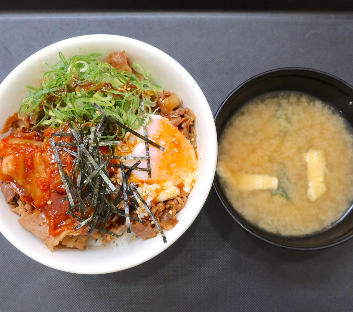 牛ビビン丼 並（690円）