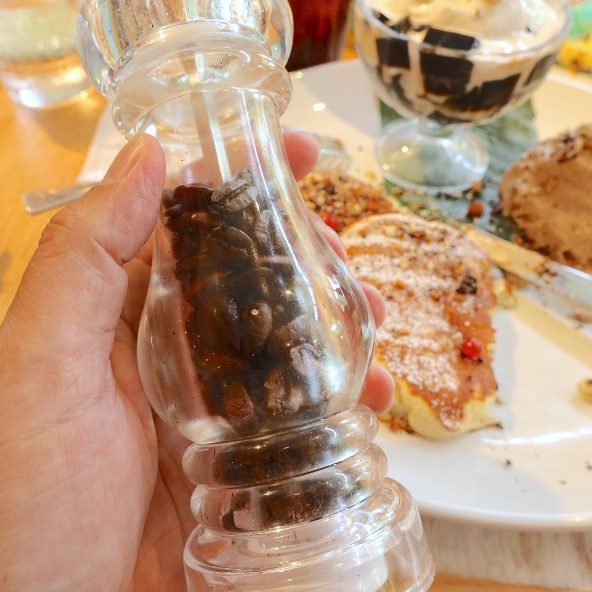 ミルに入ったコーヒー豆