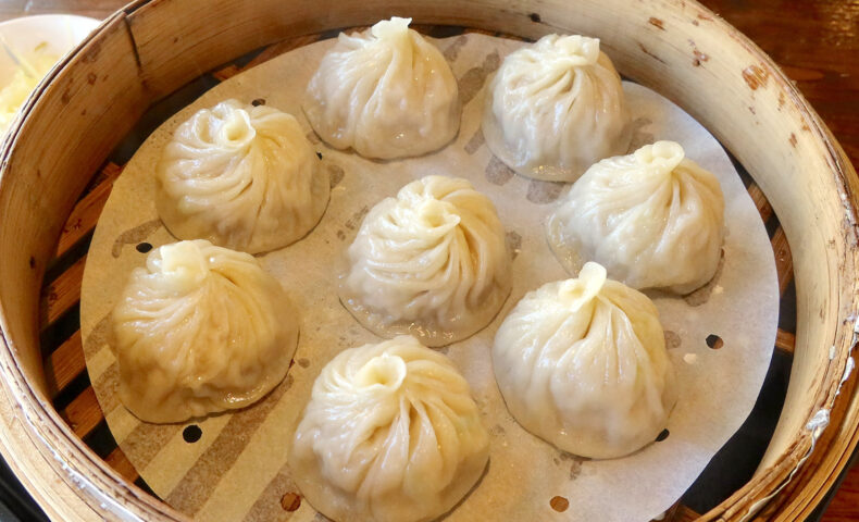 宜野湾「台湾小吃 花蓮」で小籠包&焼きビーフン&魯肉飯にザーサイスープ