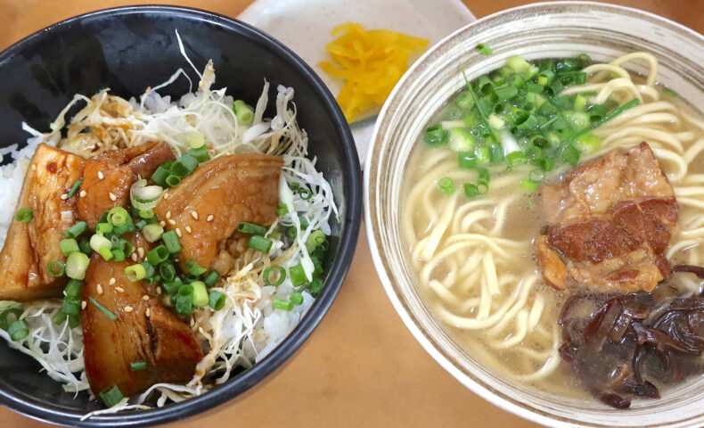 那覇・港町「本家 亀そば」で沖縄そば付きでボリューム満点の特製三枚肉丼