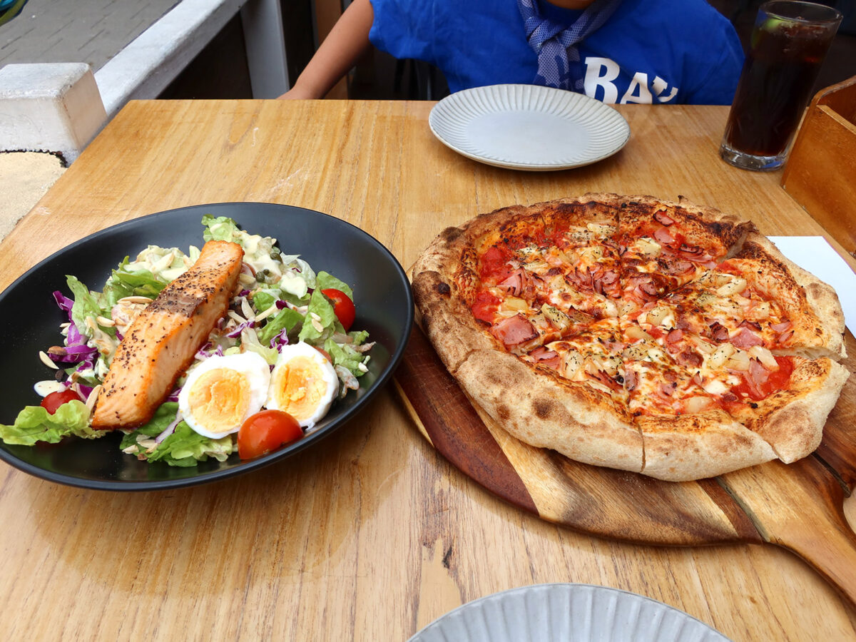 ロットネスト島「Frankie's」 ピザ&サラダ