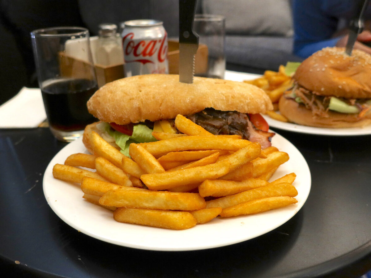 パース「Yanchep Inn」のステーキサンド