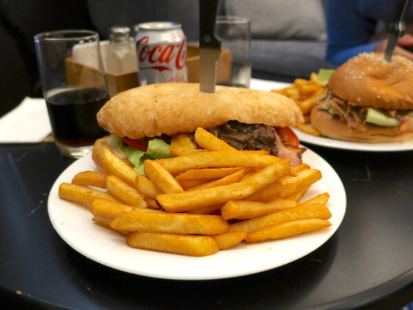 パース「Yanchep Inn」のステーキサンド