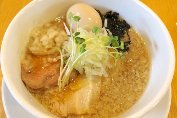 海外から帰ってきたら醤油味！ 「志のわ」でおいしいセアブラ醤油味玉のせ＆おつまみ炙りチャーシュー