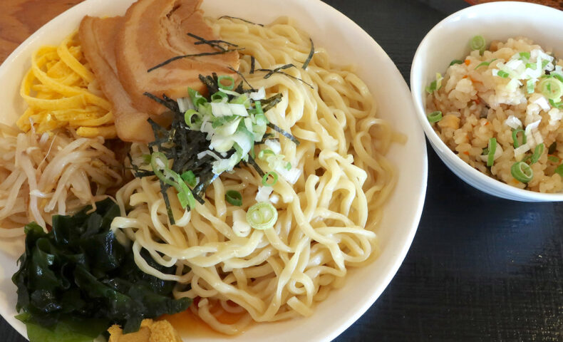 冷やし中華そば(1,100円)&平日ランチ限定半じゅーしー(100円)