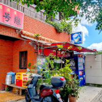 那覇のローカル居酒屋「二号線」でハーフサイズの400円弁当