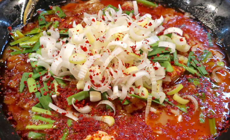 那覇・牧志「麺屋なりよし」の豚骨麻婆麺がSNSで評判だったので食べにいってきた!