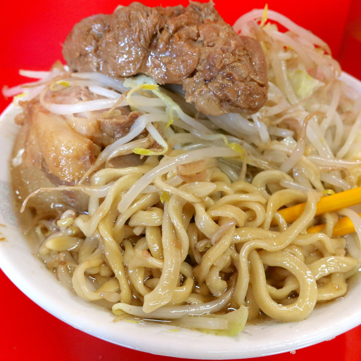 麺とスープはまろやかな印象