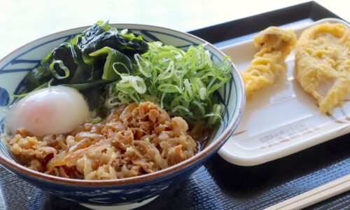 丸亀製麺で肉玉ぶっかけうどん+今帰仁エリンギ天&れんこん天