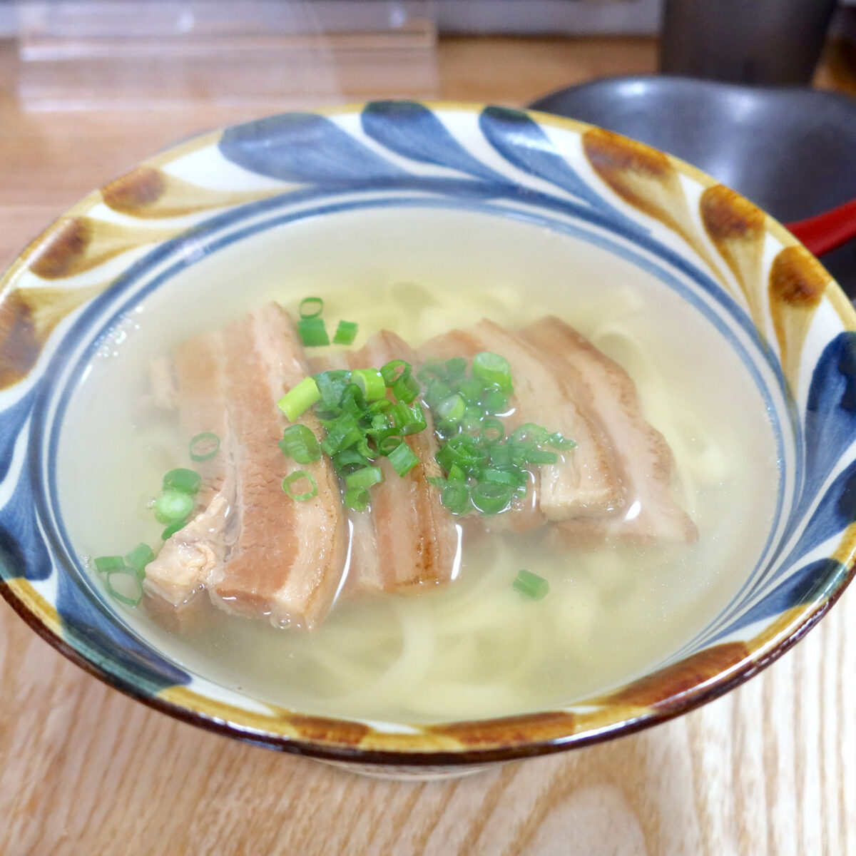 三枚肉そば（850円）