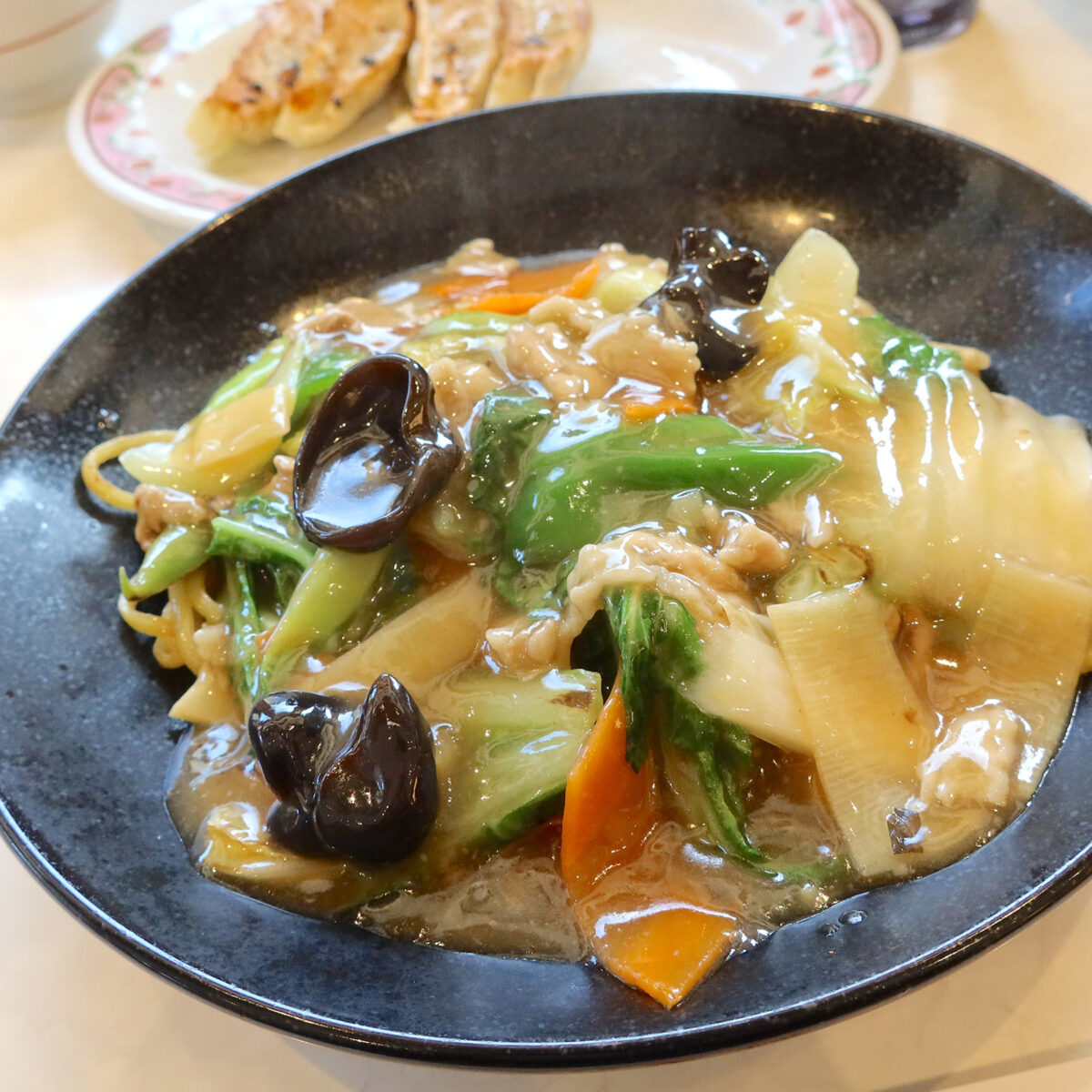 五目あんかけ焼きそば(868円)
