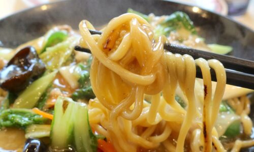 ロードサイドの「餃子の王将」で"夏穫れ"の青森県産にんにくを使ったにんにく激増し餃子＆五目あんかけ焼きそば