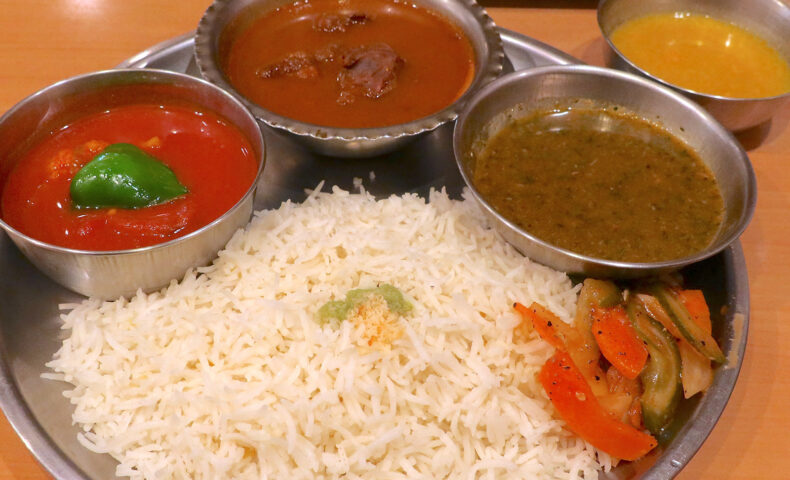 千葉・稲毛「カレーレストラン シバ」でサービスターリ ラムスパイスカレー