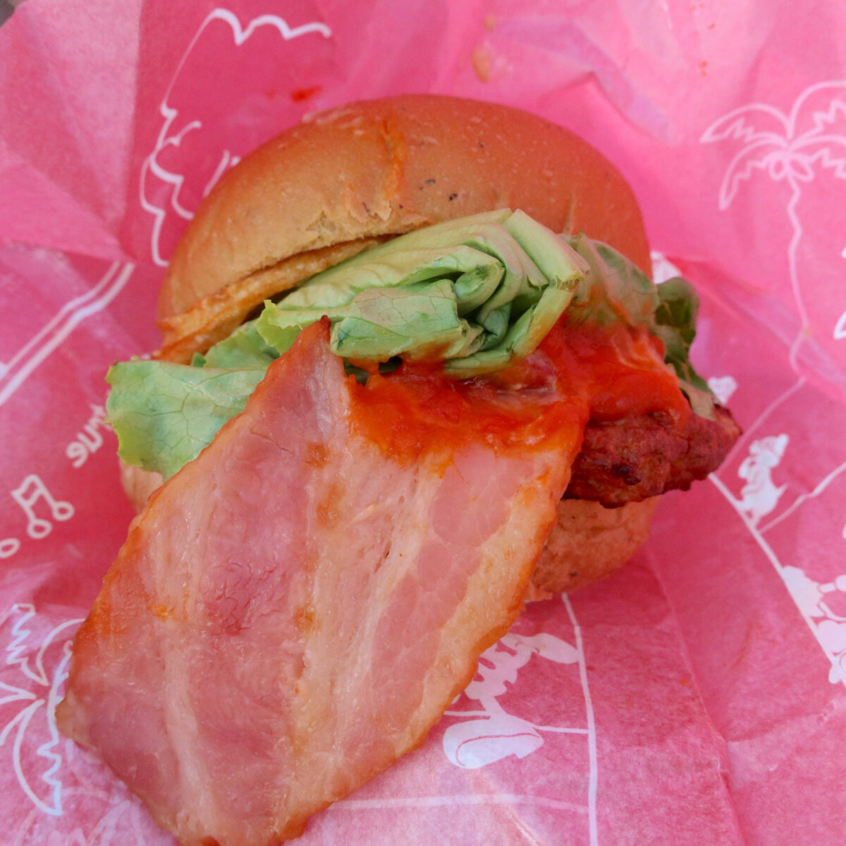 べ〜コンエッグバーガーという感じ
