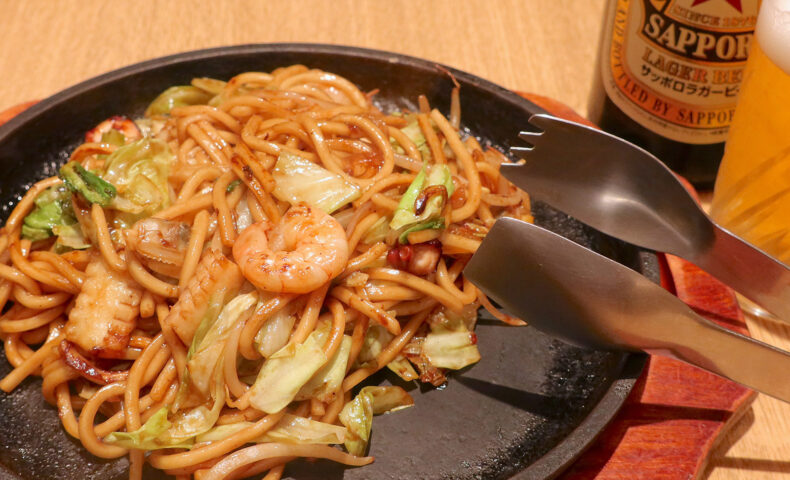 千葉・舞浜「舞 千房 イクスピアリ店」、ランチビールのお供は海鮮焼きそばで決まり！