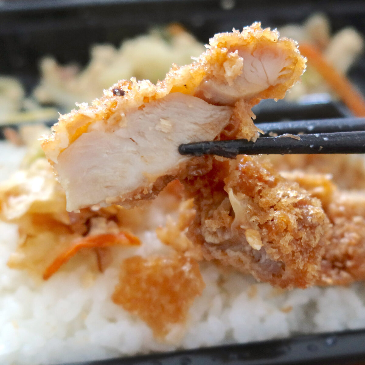 ソースの染みたチキンカツ