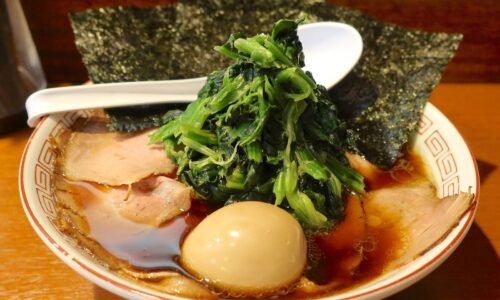 那覇・曙「麺処 みな家」で限定・とり醤油らーめん＋チャーシュー＆ほうれん草増し