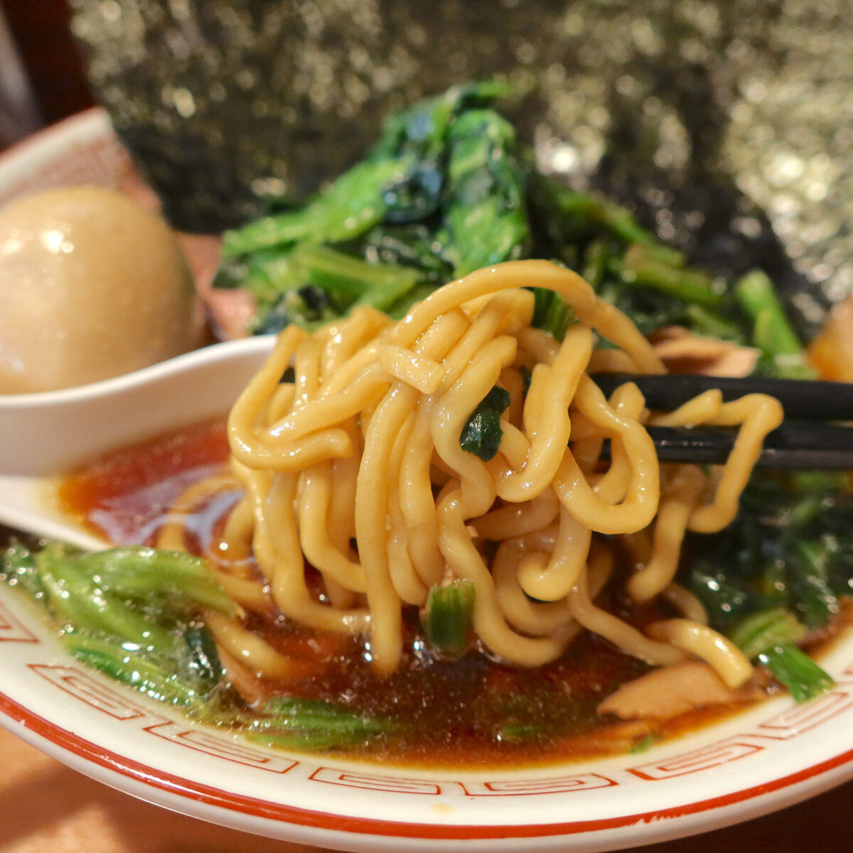 しっかり食感の太麺
