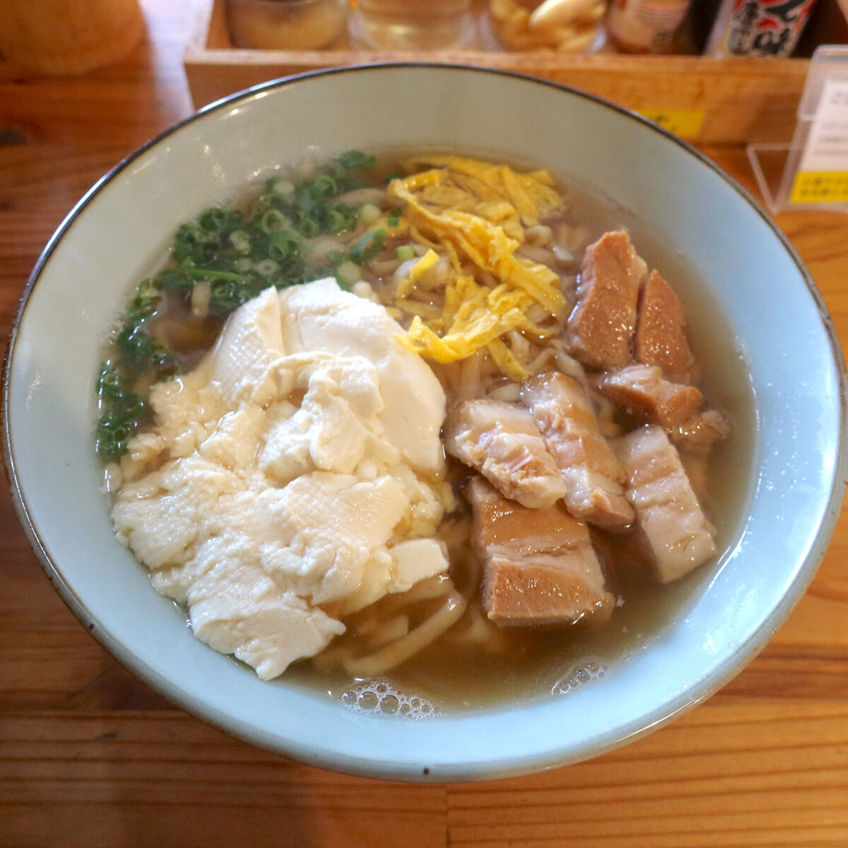 ゴロゴロ肉のゆし豆腐そば（900円）