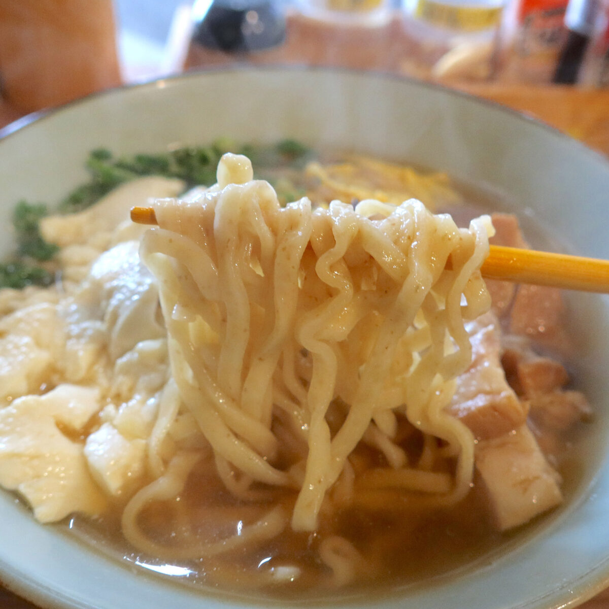 全粒粉入り縮れ麺