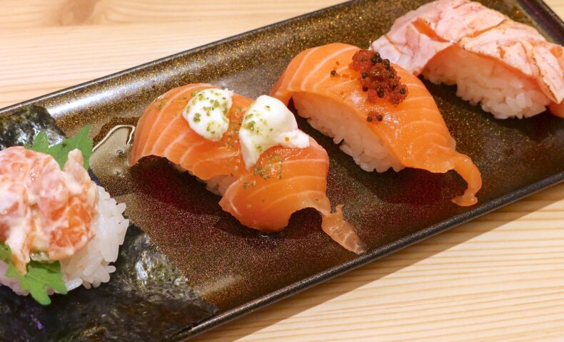 「スシロー」で生サーモン創作4種盛り&納得の油そば
