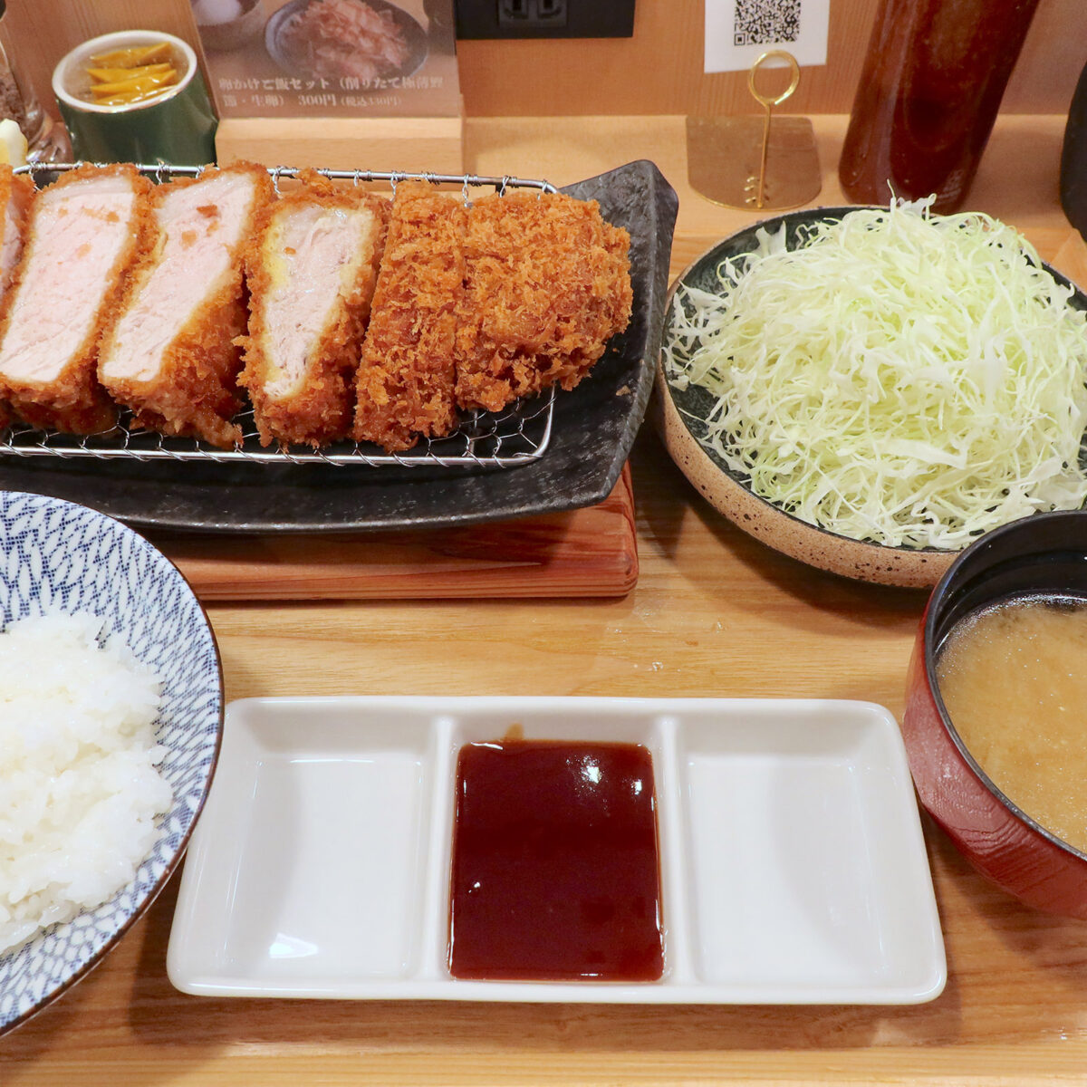 極上ロースかつ定食（2,400円）