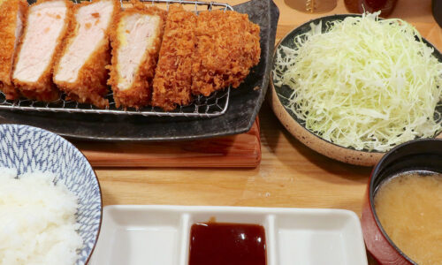 那覇「とんかつ太郎 小禄バイパス店」で分厚いお肉がおいしい極上ロースかつ定食