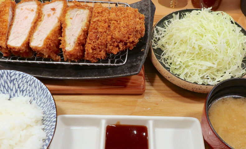 那覇「とんかつ太郎 小禄バイパス店」で分厚いお肉がおいしい極上ロースかつ定食