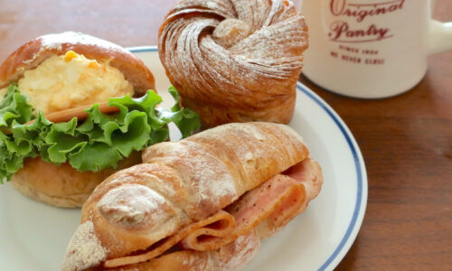 那覇・真嘉比「BAKERY LAB Stay Gold」でやっぱりおいしいたまごサンド＆ベーコンリュスティック＆クロッフィン キャラメル