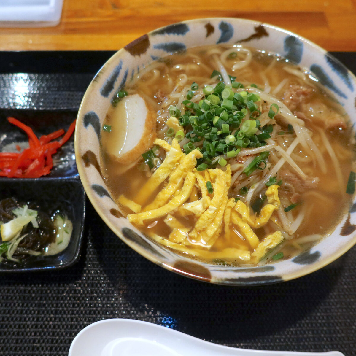 肉もやしそば(900円)